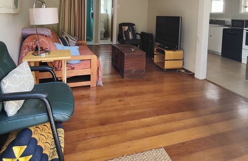 Lower Hutt House | The Naes; 1950s Home With Hardwood Floors, Fenced Backyard/ Trampoline