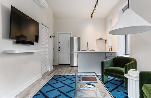 Park West Hotel | The Neighborhood Hotel - Lincoln Park