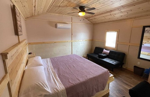 Pipe Creek Cabin | The Nest Cabin Resort - Roadrunner #8