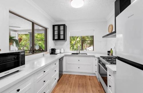 Cairns North Apartment | The Nest Cairns - 4 pools BBQ & Resort