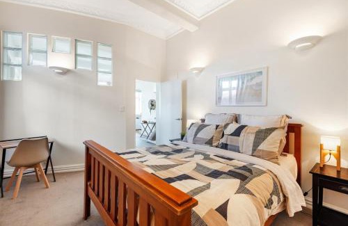 Te Aro Apartment | The Nest - Central and Sunny Wellington Loft