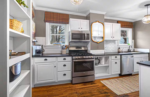 Saratoga Springs House | The Nest on 2nd st. Downtown Saratoga Springs