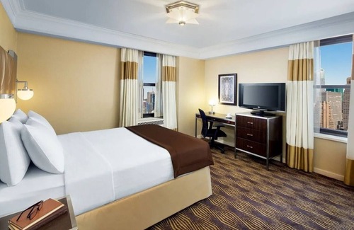 Garment District Hotel | The New Yorker Hotel | Premium Terrace Suite | Near MSG & Empire State Building