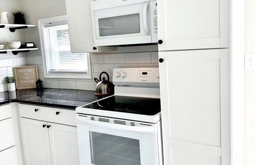 Norfolk House | The Norfolk at Sheppard's Landing -spa shower/tub