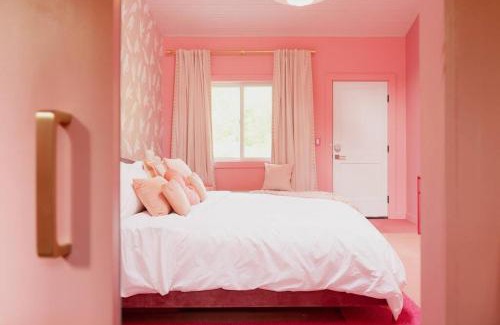 Phoenicia Apartment | The Norsdale plus CMYK Motel on 10 acres in Phoenicia