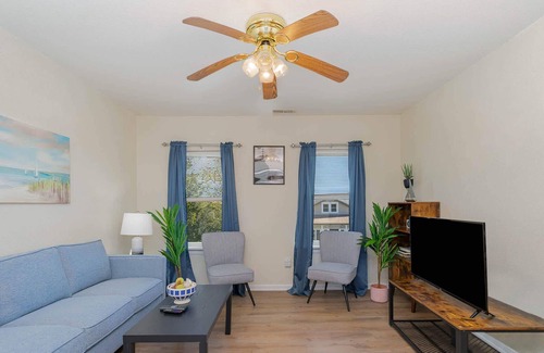 Buckroe Beach Apartment | The North Hampton Suite B