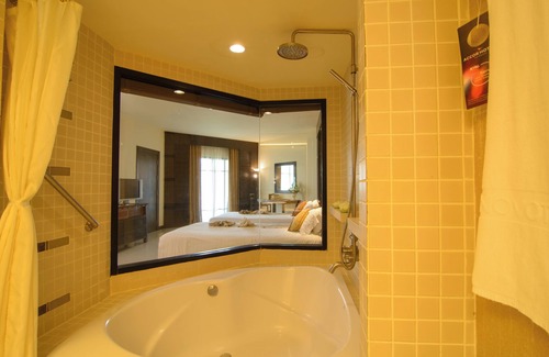 Pak Nam Hotel | The Nouveau Chumphon Beach Resort & Golf