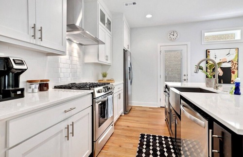 Fayetteville House | The Oakley - Near Lake Fayetteville!