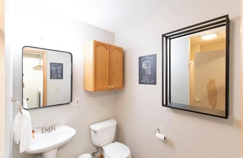 Lyle House | The Oaks