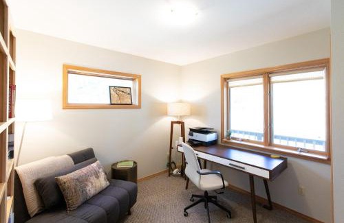 Lyle House | The Oaks