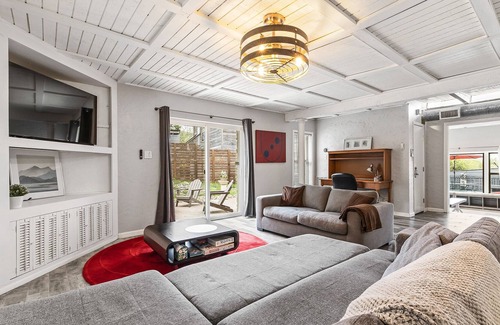 Lower Basin Lake Travis Cottage | The Oasis Corner Cottage at Lake Travis, 2 Bedroom, Private Deck and Patio