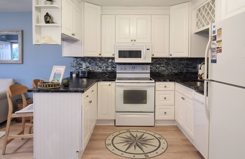 Kitty Hawk Condo | The OBX Zen Den - Condo unit in the heart of the Outer Banks with pool