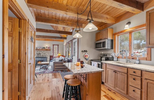 Proctorsville Cabin | The Okemo Cabin, Cozy 3 Bedroom Cabin minutes to Okemo and VAST Trail System