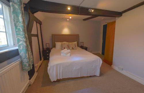 Wooburn Hotel | The Old Bell