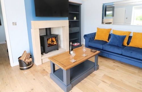Eggleston House | THE OLD BYRE, pet friendly, with hot tub in Middleton-In-Teesdale