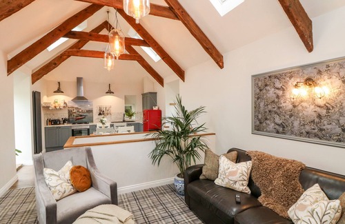 Helford Passage Cottage | THE OLD BYRE, pet friendly, luxury holiday cottage in Mawnan Smith