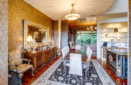 Meeanee House | The Old Church Villa - Napier Holiday Home