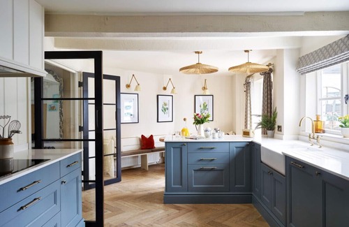 Henley-on-Thames House | The Old Coach House - Sleeps 14