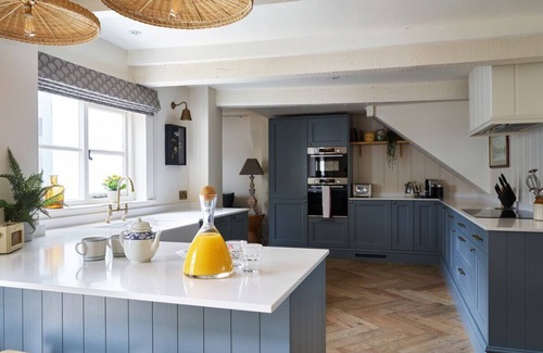 Henley-on-Thames House | The Old Coach House - Sleeps 14