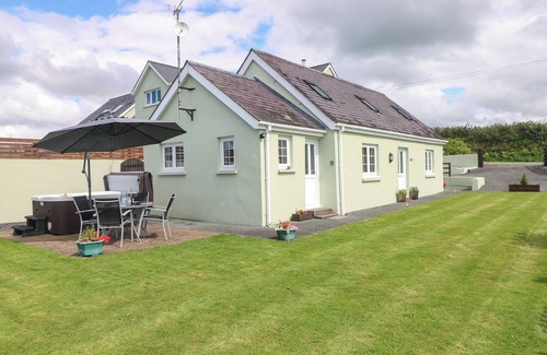 New Moat Cottage | THE OLD DAIRY, pet friendly, character holiday cottage in Maenclochog
