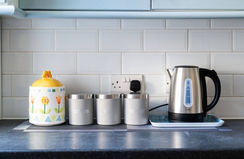 Worthing House | The Old Laundry House, Town Centre - FREE Parking (WORTHING)