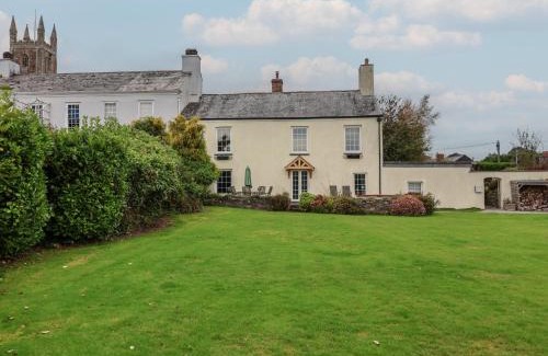 Lifton House | The Old Manor House