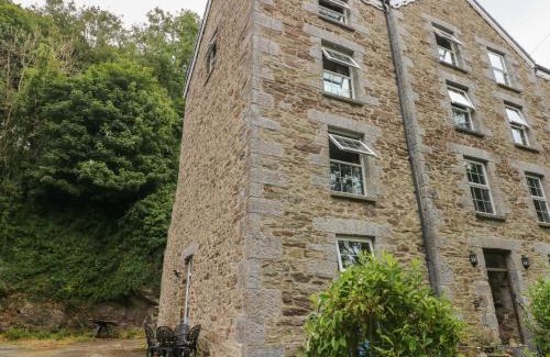 Llanstadwell House | The Old Mill