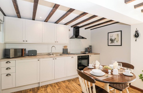 Malvern Cottage | THE OLD POST OFFICE BARN, romantic, with a garden in Welland