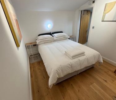 Beechingstoke Bed & Breakfast | The Old Pub Unique Modern Extra Large Private Cellar with Sauna Gym King Size Bed Snacks Mini Bar and Continental Breakfast Fully Self Contained