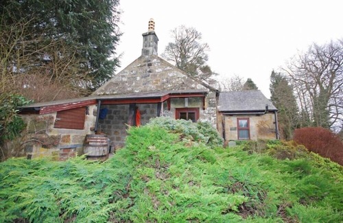 Byrness Cottage | THE OLD SCHOOL HOUSE, pet friendly, with open fire in Rochester