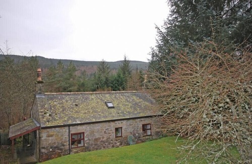 Byrness Cottage | THE OLD SCHOOL HOUSE, pet friendly, with open fire in Rochester