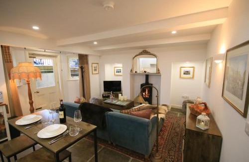 Harrogate Apartment | The Old Scullery, Cosy Stylish Apartment for two on Harrogate's Iconic Stray