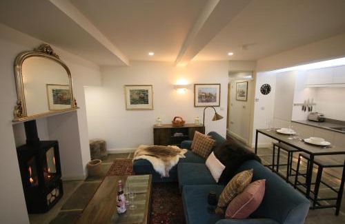 Harrogate Apartment | The Old Scullery, Cosy Stylish Apartment for two on Harrogate's Iconic Stray