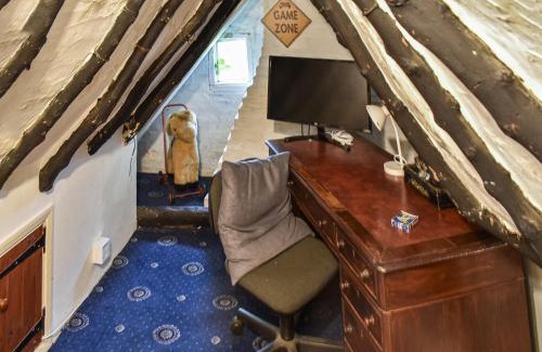 Hailsham House | The Old Thatch