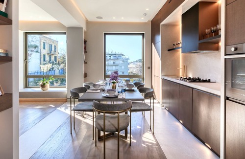 Mets Apartment | The One Acropolis | Deluxe Suite