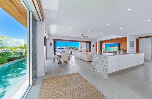 Airlie Beach House | The one and only - Waterfront living at its best
