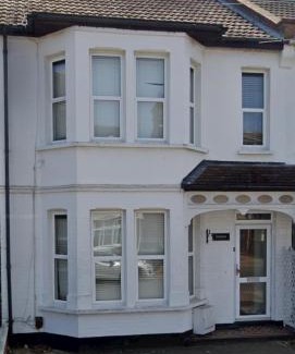 Southend-on-Sea Villa | The Opulent Property Project Southend Beach House Sleeps 8 Free Parking x 2 Perfect for Contractors 4 King Beds or 8 Single Beds