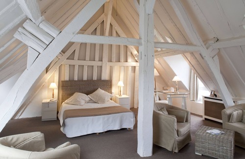 Montfort-l'Amaury Hotel | The Originals Relais, Hôtel St Laurent