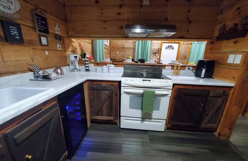 Kodak Cabin | The Outdoor Oasis –You Get $685 Attraction Tickets per paid day