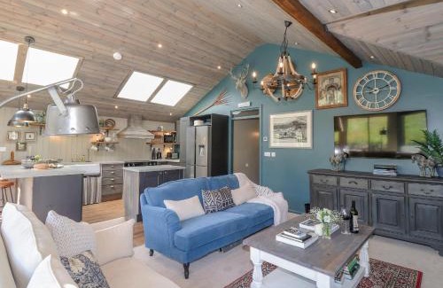 Kendal House | The Owl's Shack