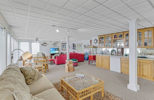 Rocky Mount House | The Ozark Gamepad | Sleeps 14