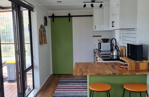 Mangonui Cottage | The Paddock House, walk to swimming hole, near beaches, cafes & restaurants.