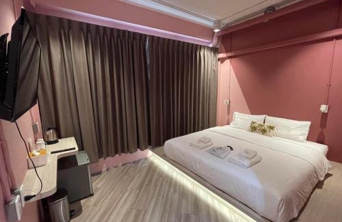 Pathumwan Hotel | The Palette Bangkok Hotel - Self check-in after 10 pm