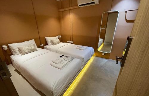 Pathumwan Hotel | The Palette Bangkok Hotel - Self check-in after 10 pm