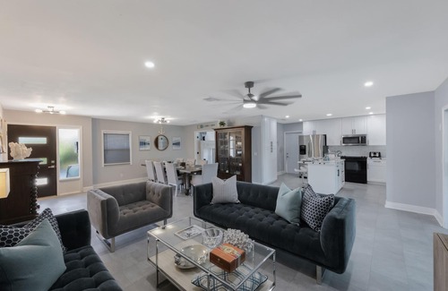 Bay Crest Park Villa | The Palm Island Villa Luxury 4 Bedroom Waterfront Home