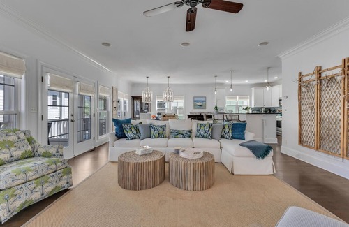 Carolina Beach House | The Palm Tree Palace - Pet Friendly Home with a Private Suite, and 10 Minute fro