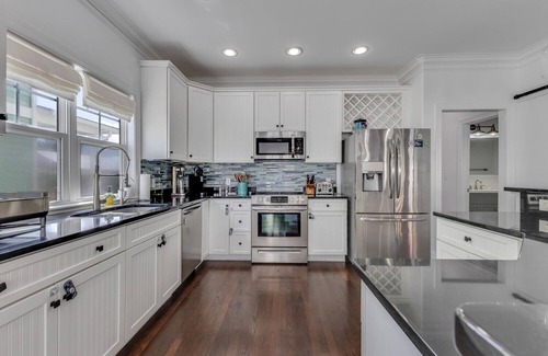 Carolina Beach House | The Palm Tree Palace - Pet Friendly Home with a Private Suite, and 10 Minute fro