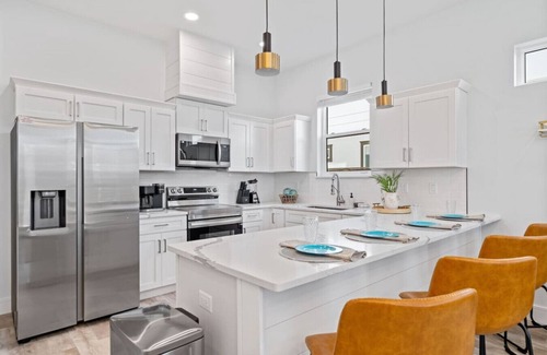 El Centro Beach House | The Palms at Vincente