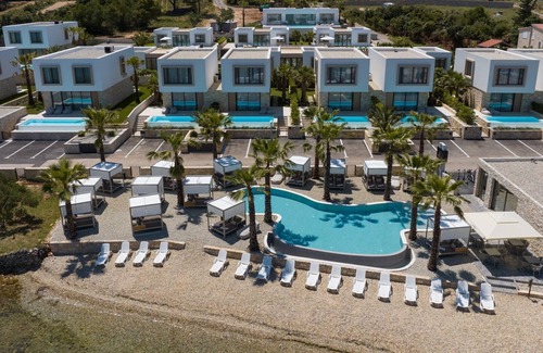 Tkon Villa | The Palms Resort - Villa President Royal