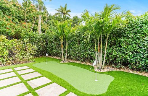 Parker Ridge House | The Palmside Escape Heated Pool, Putt, Relax